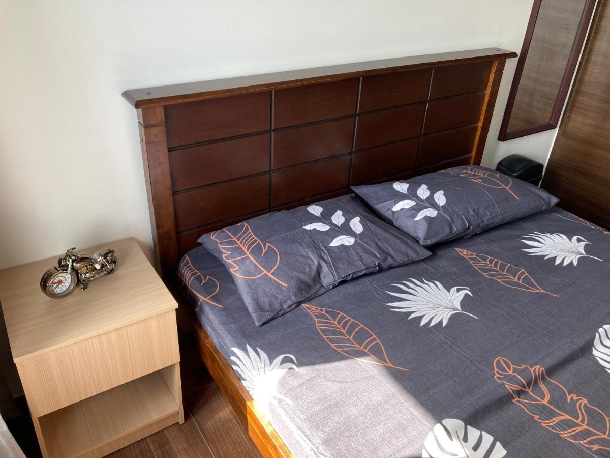 Makati Amazing View Penthouse Studio, Air Residence, Fast Internet Apartment