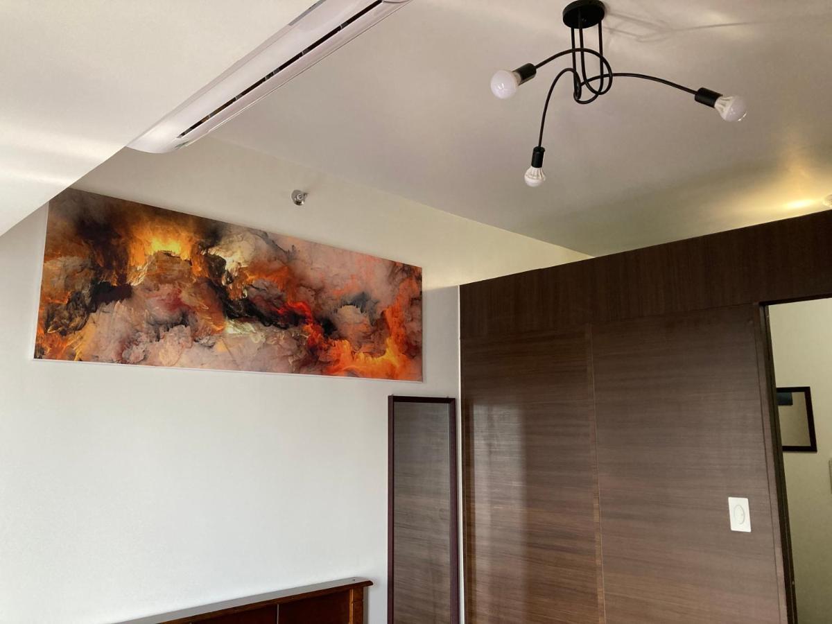 Makati Amazing View Penthouse Studio, Air Residence, Fast Internet Apartment *