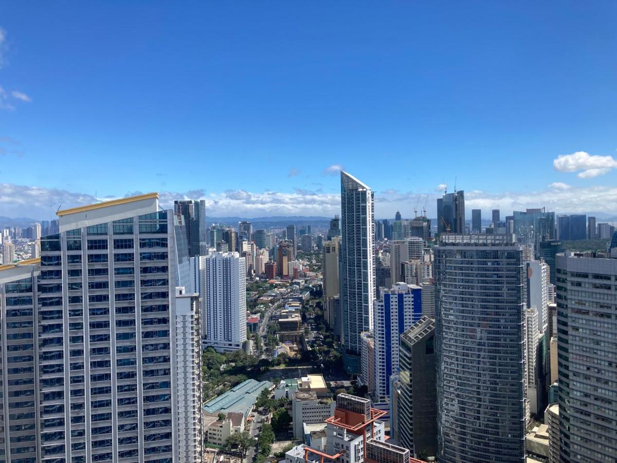Makati Amazing View Penthouse Studio, Air Residence, Fast Internet Apartment *