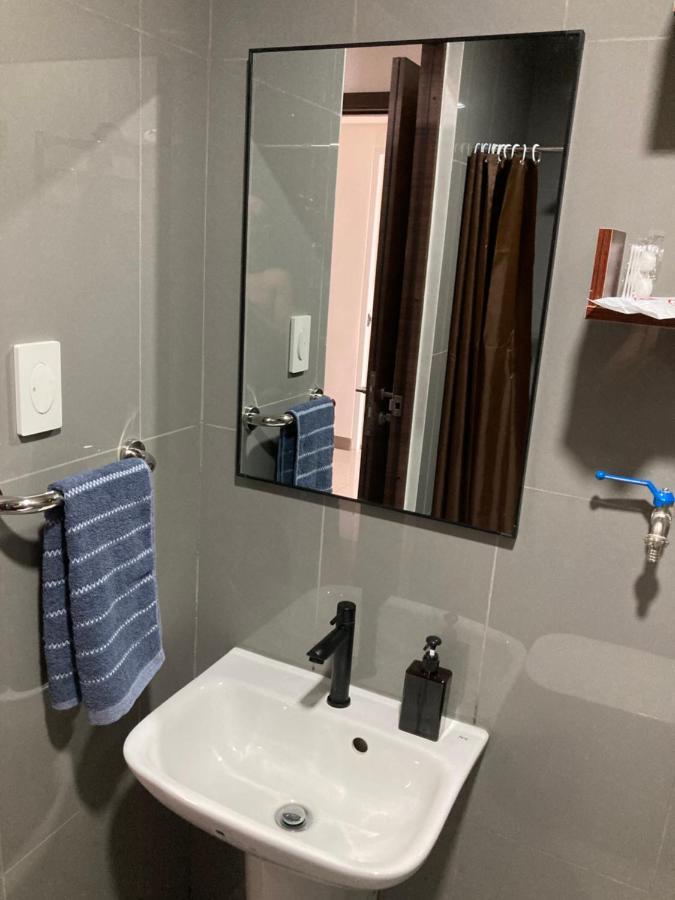 Makati Amazing View Penthouse Studio, Air Residence, Fast Internet Apartment *