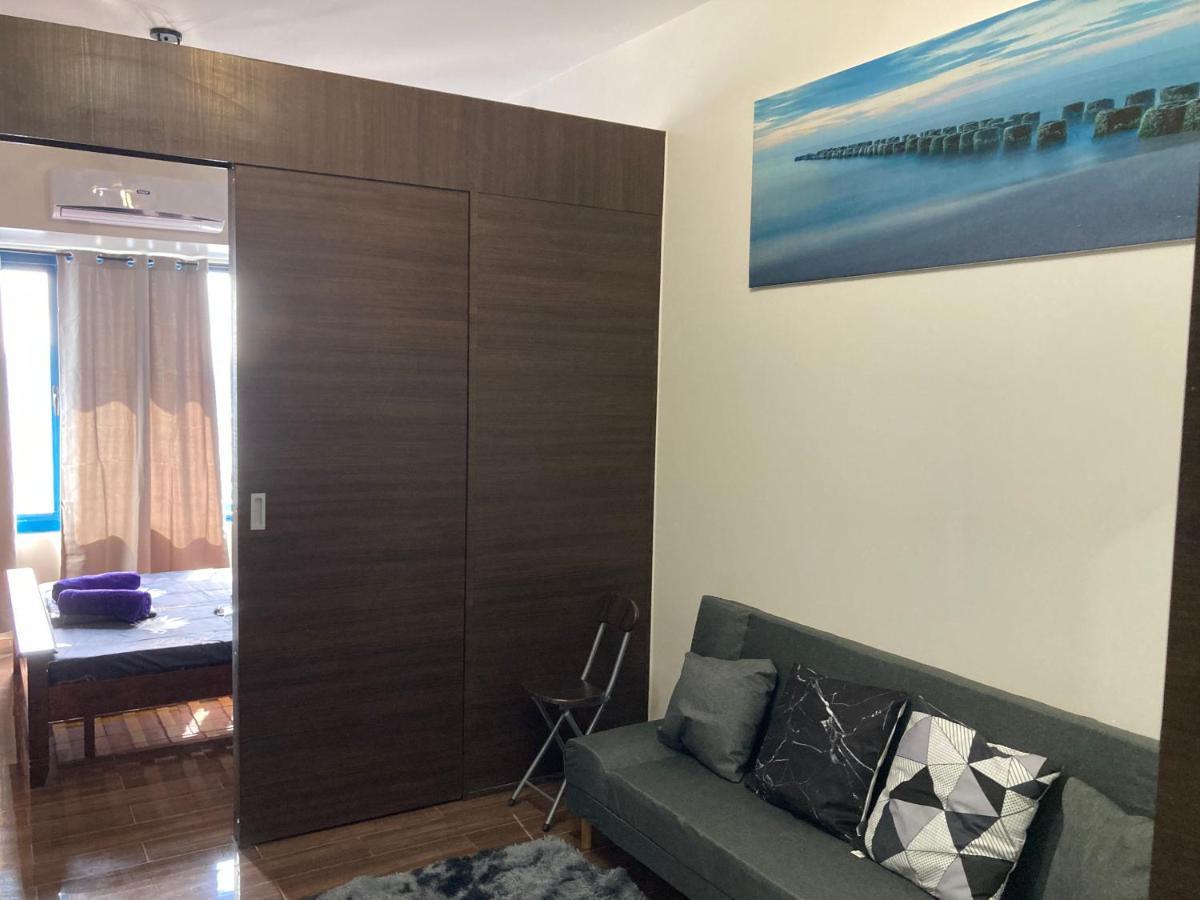 Makati Amazing View Penthouse Studio, Air Residence, Fast Internet Apartment *